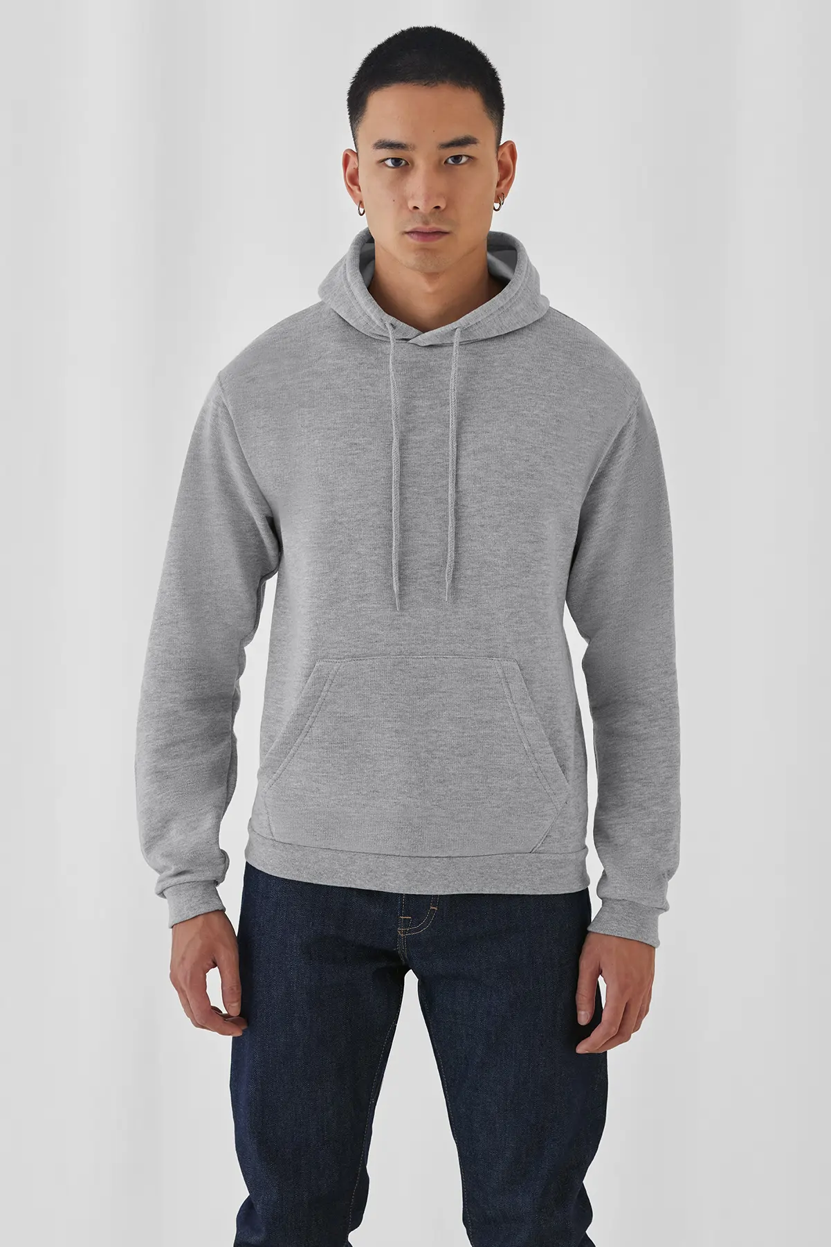 bc-wui24-id203-hoodie-sweat-heather-grey-model-2 B&C ID.203 50/50 Hooded Sweatshirt