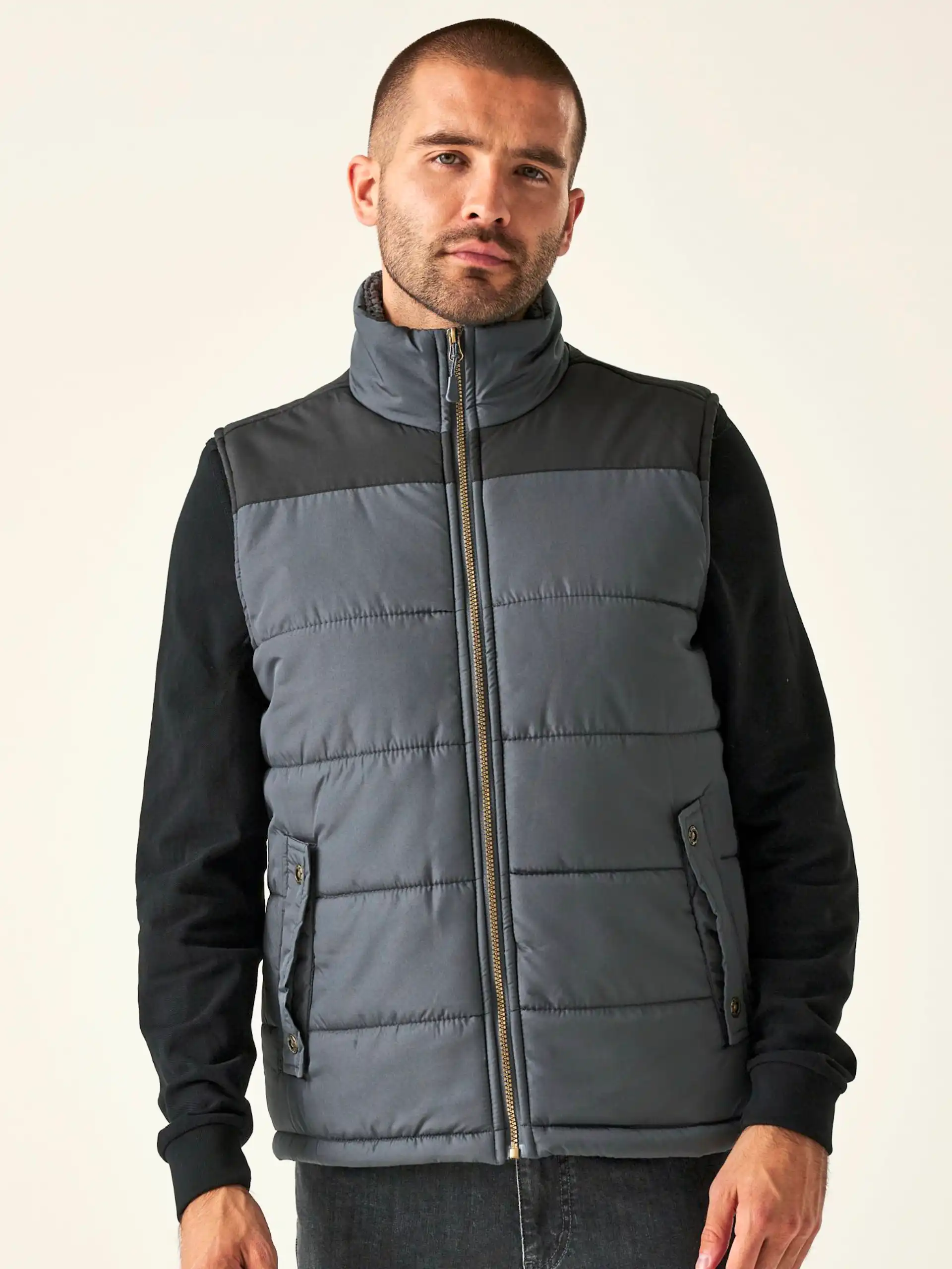regatta-tra806-altoona-bodywarmer-seal-grey-black-model-1 Regatta Altoona Bodywarmer