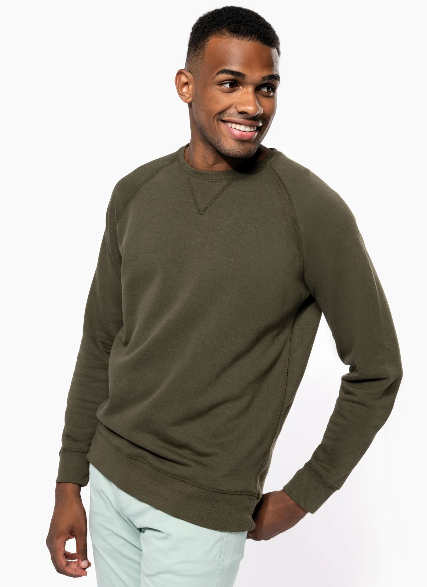 K480-herren-bio-raglan-sweater-model-0 Kariban Herren Bio Raglan Sweater