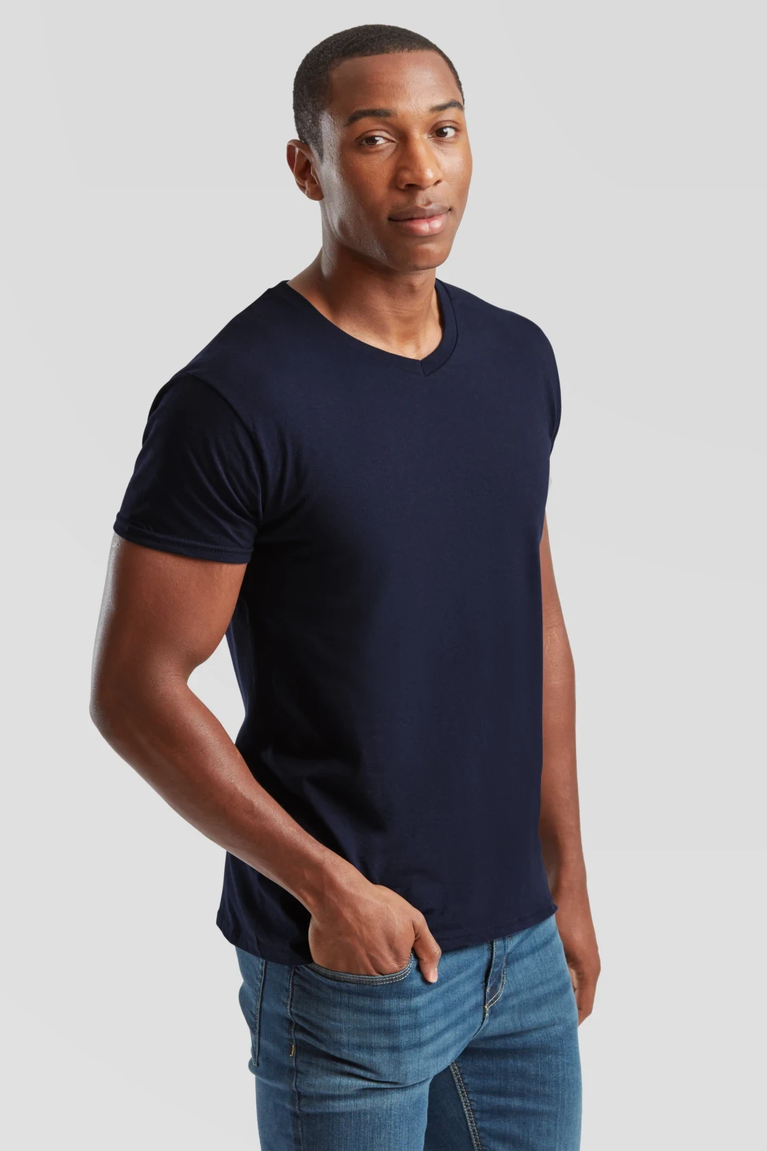 fruit-of-the-loom-61-442-0-iconic-150-v-neck-t-shirt-deepnavy-model-1 F.O.L. Iconic 150 V Neck T