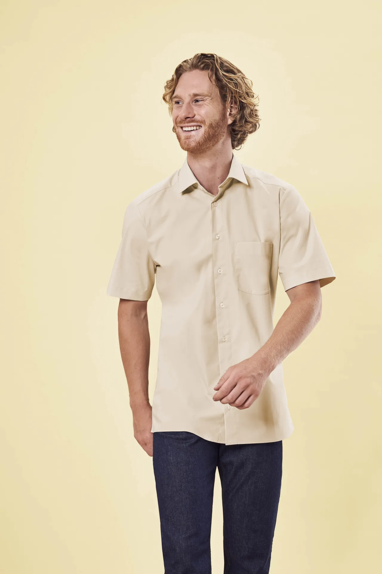 greiff-6666-herren-hemd-12-rf-basic_1120_sand-model-1 GREIFF Herren Hemd kurzarm BASIC Regular Fit