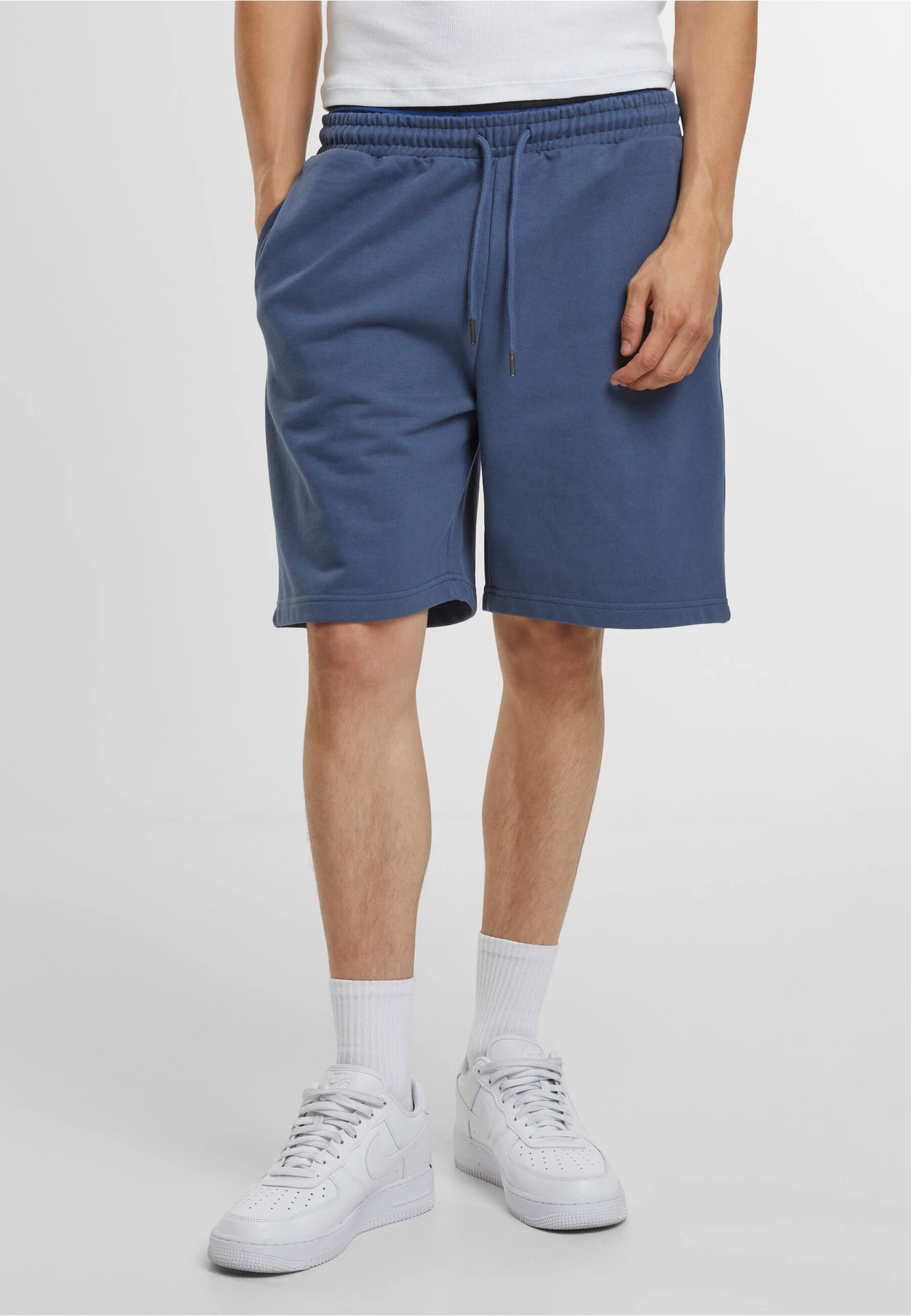 BYB-BY251-ultra-heavy-sweatshorts-vintageblue-model-0 Build Your Brand Ultra Heavy Sweatshorts