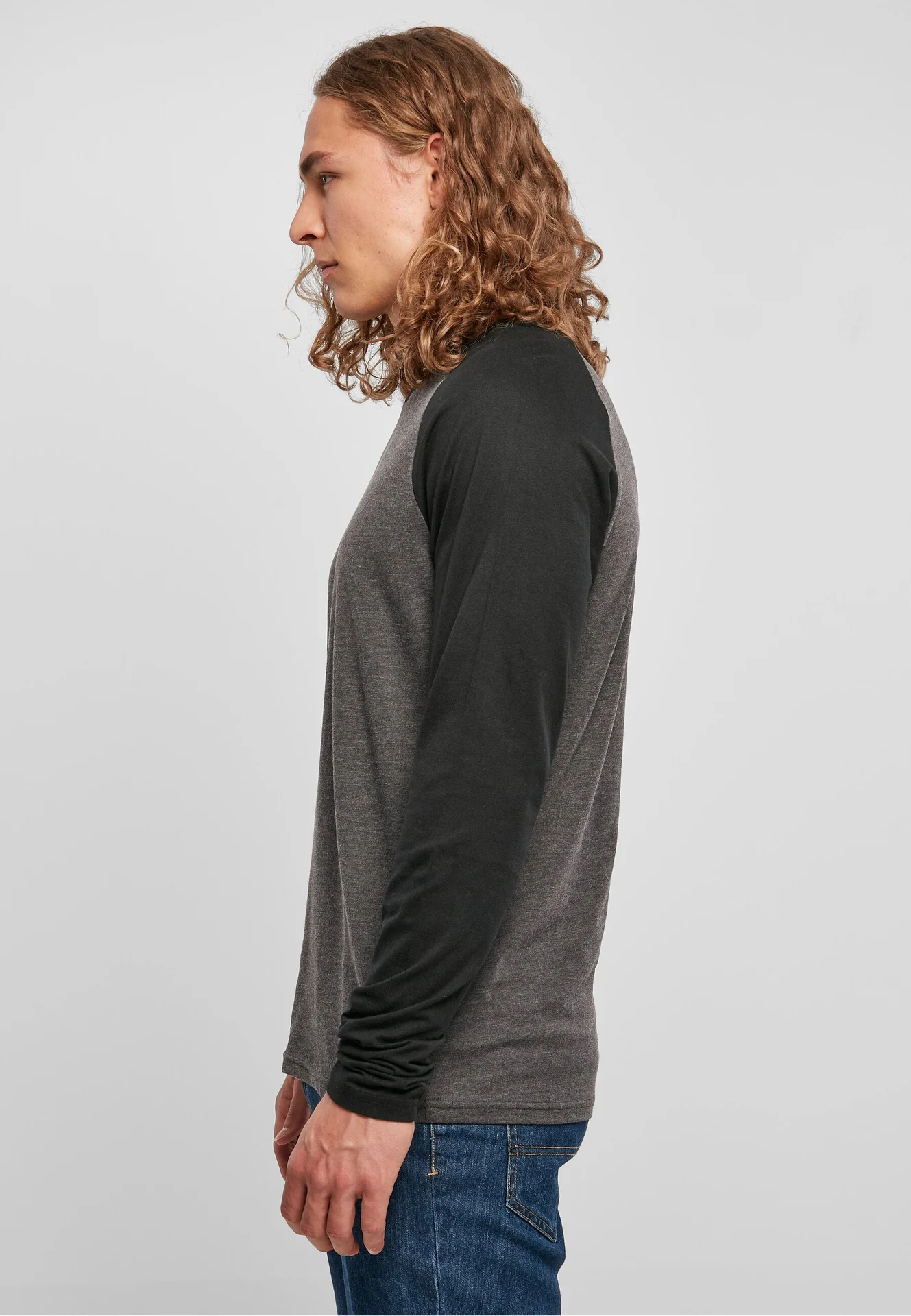 BYB-BB023-mens-contrast-raglan-longsleeve-t-shirt-charcoal-black-model-1 Build Your Brand Contrast Raglan Longsleeve T-Shirt