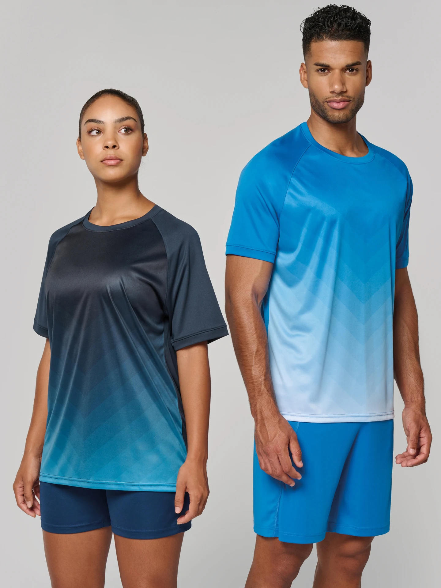 kariban-PA4047-unisex-sport-shirt-mit-farbverlauf-model-0 Kariban Unisex Sport Shirt mit Farbverlauf