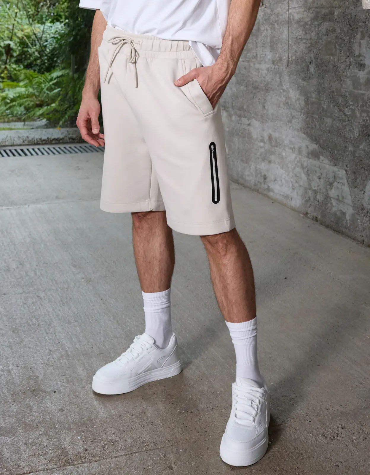 JN8048-mens-shorts-interlock-sandstone-model-1 James & Nicholson Men´s Shorts Interlock