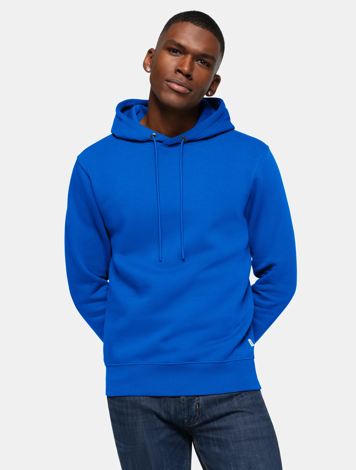 hakro-560-kapuzen-sweatshirt-bio-baumwolle-royalblau-model-0 HAKRO Kapuzen-Sweatshirt 560 Bio-Baumwolle GOTS