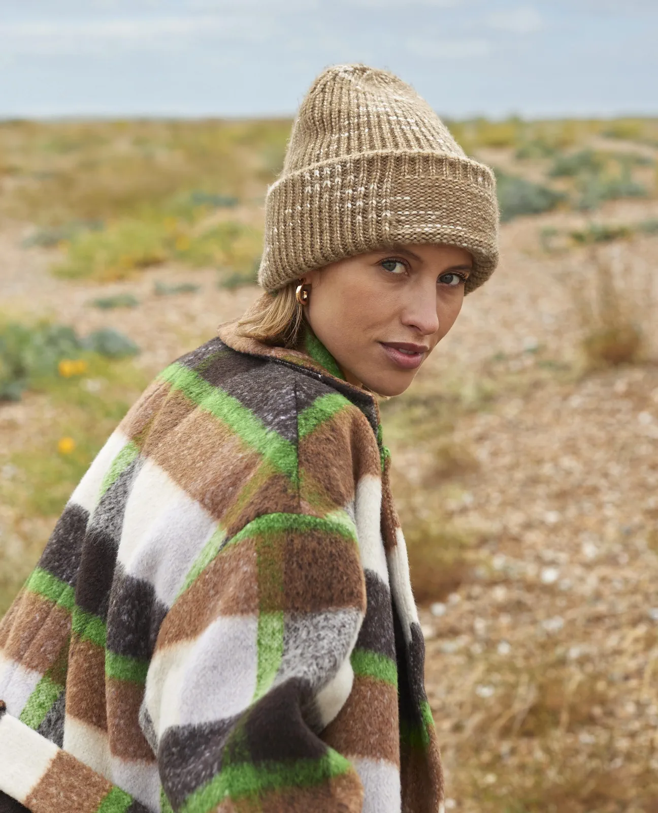 beechfield-b330r-chunky-knitted-patch-beanie-model-0 Beechfield Chunky Knitted Patch Beanie