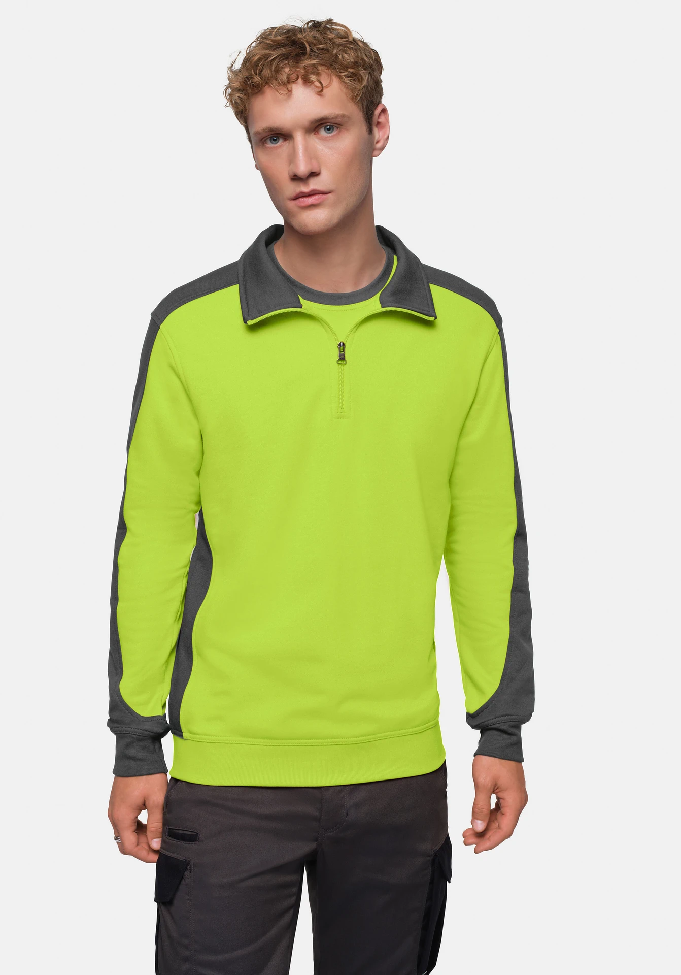hakro-476-zip-sweatshirt-contrast-mikralinar-kiwi-anthrazit-model-0 HAKRO Zip-Sweatshirt 476 Contrast Mikralinar®