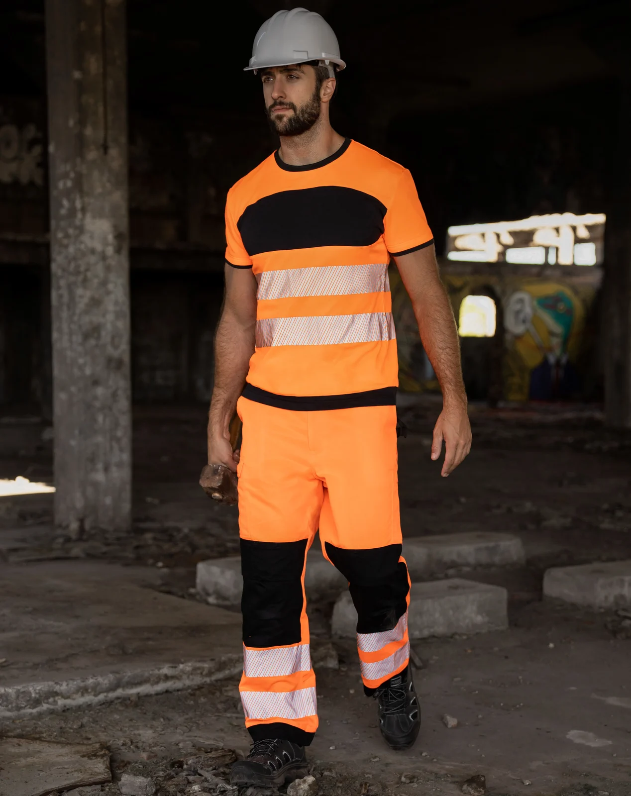korntex-eost-eos-hi-vis-workwear-t-shirt-with-printing-area-signalorange-black-model-1 Korntex EOS Hi-Vis Workwear T-Shirt With Printing Area