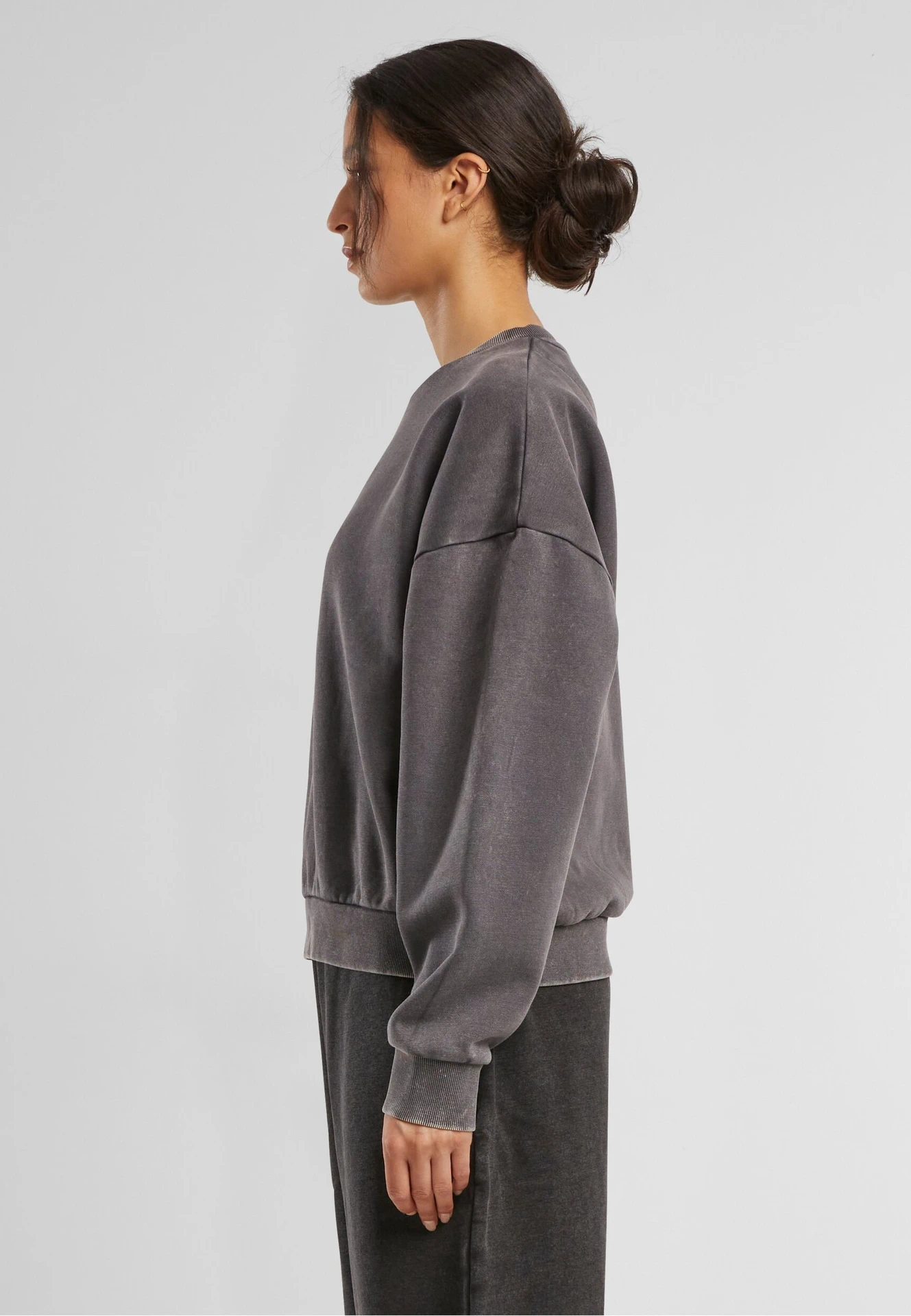 BYB-BY301-ladies-vintage-heavy-crewneck-magnet-model-1 Build Your Brand Ladies Vintage Heavy Crewneck