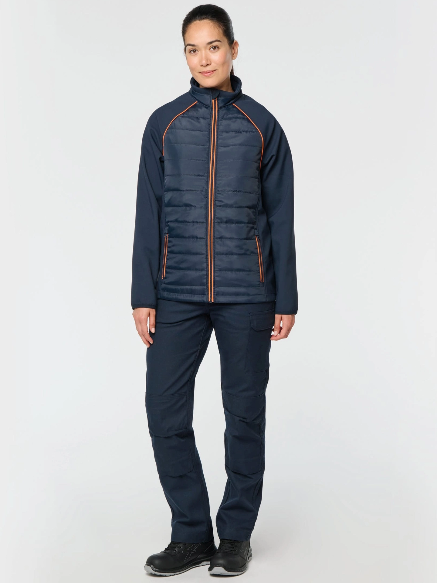 kariban-WK6147-workwear-hybrid-jacke-day-to-day-model-1 Kariban Unisex Workwear Hybrid Jacke "Day-to-Day"