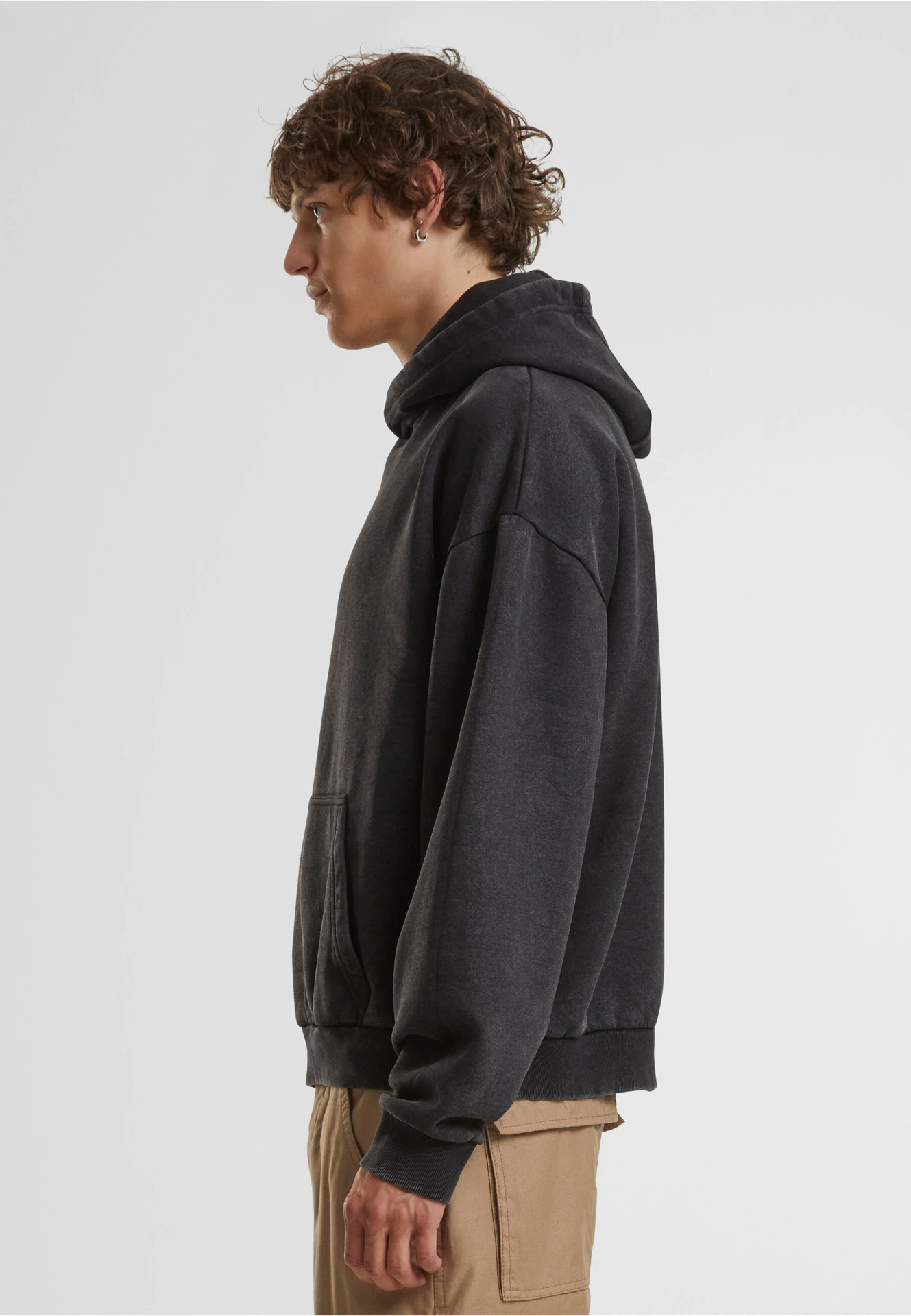 BYB-BY294-vintage-heavy-hoodie-black-model-1 Build Your Brand Vintage Heavy Hoodie